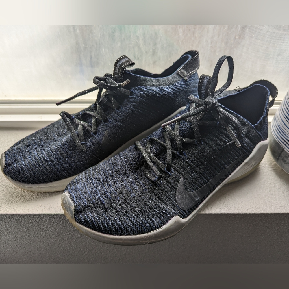 Nike Women Zooms dark blue size 9